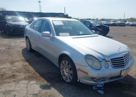 2008 Mercedes-Benz E 350 4Matic z USA, uszkodzony, nr VIN WDBUF87X68B269412